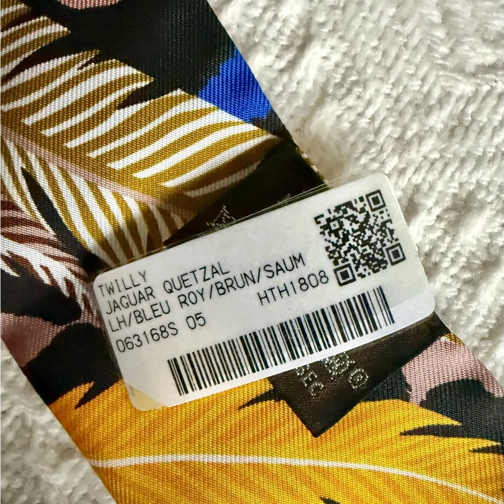 NWT Hermes Silk Jaguar Quetzal Twilly Bleu Roy Brun Saumon - Picture 8 of 11